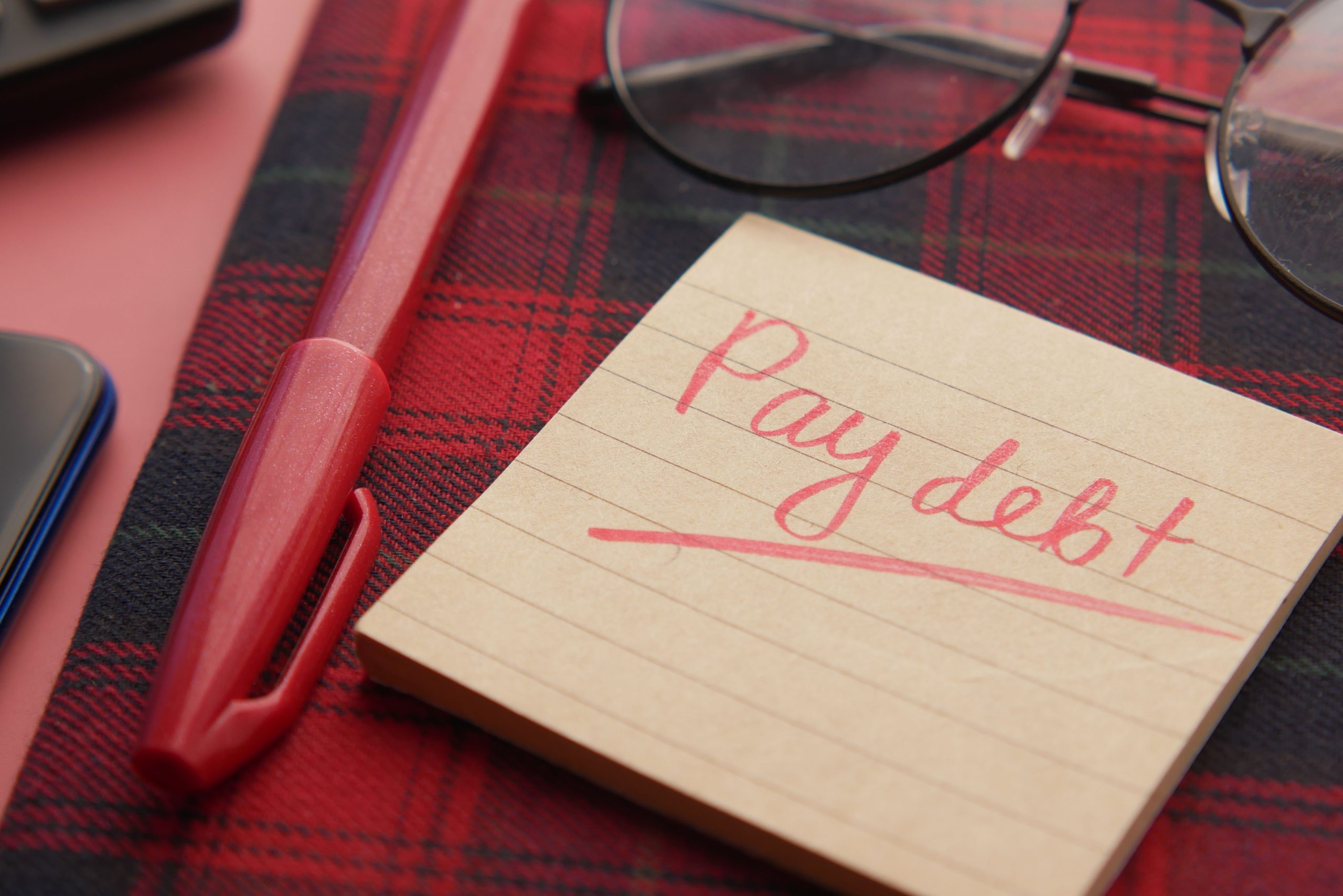 Note rappel paiement dette stylo rouge