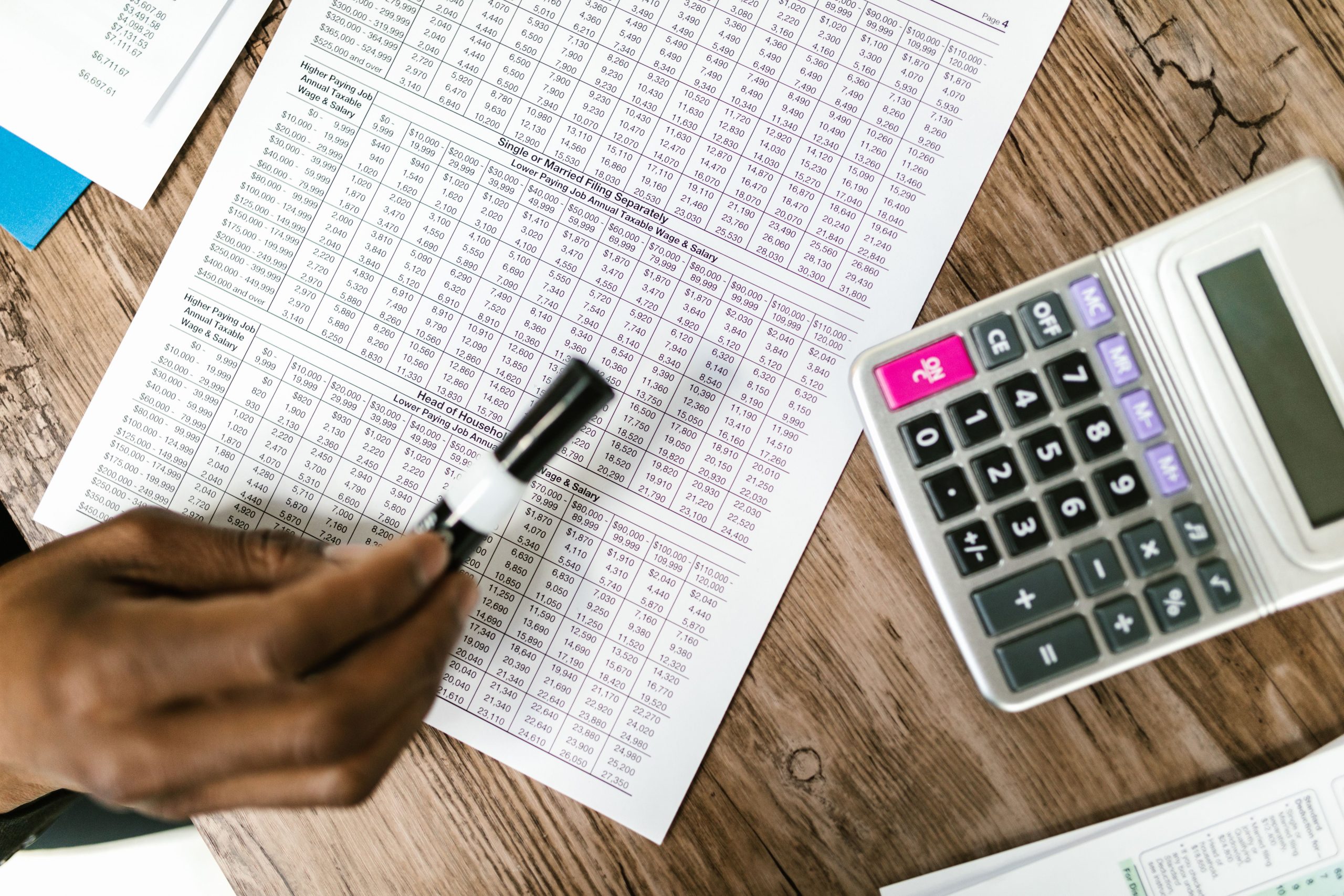 Documents fiscaux et calculatrice table bois